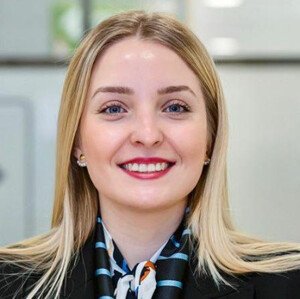 Julia Raichert - Comercial